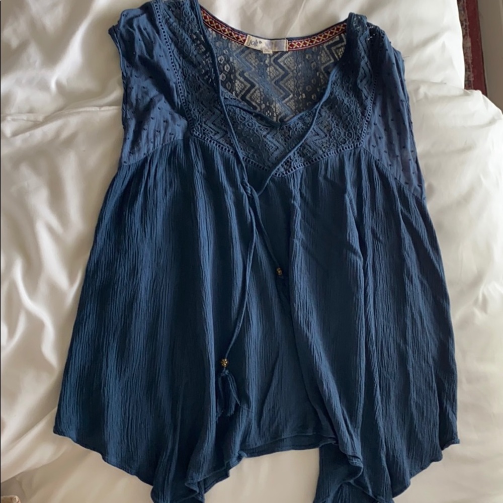 blue tank top